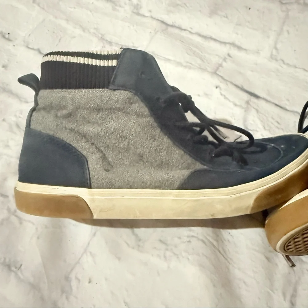 Old Navy bale and Gray Sneakers - Picture 4 of 5